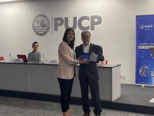 Premian la trayectoria del director de Medichi