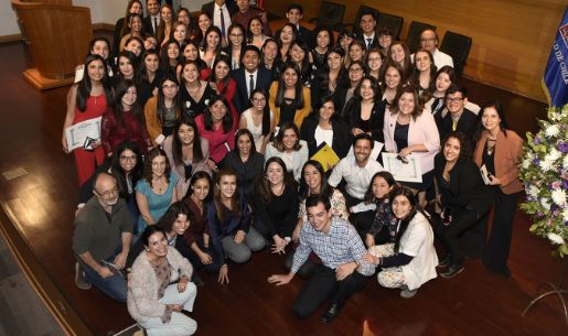 Un grupo de 49 jóvenes recibió el 7 de mayo el diploma que los acredita como nutricionistas de la Universidad de Chile