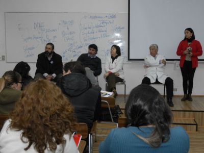 Profesor Claudio Nash, Juan Eduardo García Huidobro, profesora Electra González, doctor Ramiro Molina y profesora Ingrid Leal. 