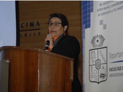 El encuentro dio a conocer el proyecto "Orientaciones técnicas para el ejercicio de la Enfermería en Salud Mental Comunitaria", que expuso Irma Rojas, asesora del Minsal. 