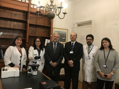 Doctoras Andrea Mena y Gloria Marín; doctor Manuel Kukuljan; sr. Eduardo Aguayo, doctor Víctor Rossel y María Luisa Zenteno.
