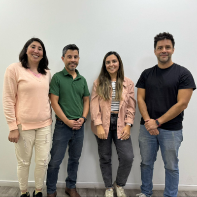 El equipo creativo de la serie, compuesto por los profesores Nathalie Llanos, Andrés Bustamante, Lissette Duarte y Diego García