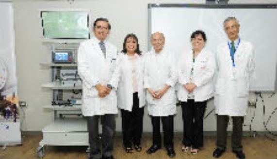 Doctores Fernando Munizaga, Andrea Mena, Patricio Vera, Adriana Zúñiga y Guillermo Bannura.  