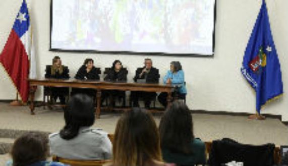 Helga Balich junto a los profesores Sandra Valenzuela, Silvana Castillo, Cristóbal Ching y Patricia Grau 