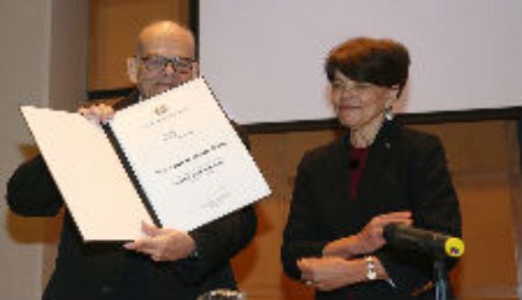 Durante la ceremonia el Dr. Allende dictó la charla magistral 