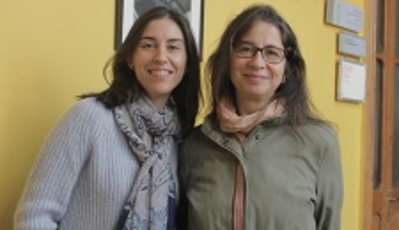 Alejandra Gonzalez, directora de Escuela y responsable del proyecto y la profesora Vivian Villaroel 