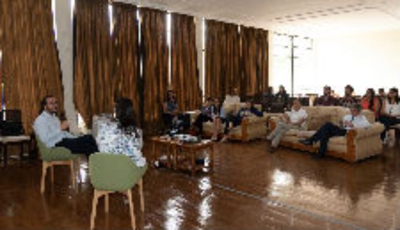 La actividad contó con la participación de académicos, funcionarios y estudiantes.