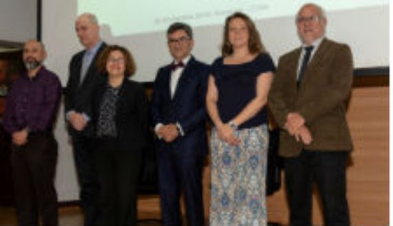 Doctores Rómulo Fuentes, Martin Oudega y Mónica Perez, junto al profesor Claudio Tapia; a la directora de Senadis, Ximena Rivas, y al director del Dpto. de Kinesiología, prof. Homero Puppo.