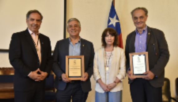 Doctor Miguel O'Ryan, decano de la Facultad de Medicina; doctor Sergio Lavandero, prof. Alejandra Mizala, rectora (s) Universidad de Chile y doctor Ricardo Araya.