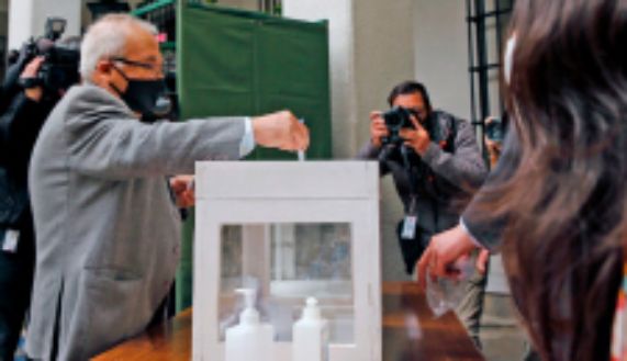 El doctor Salech invita a mantener todas las medidas de cuidado contra el coronavirus durante este proceso eleccionario