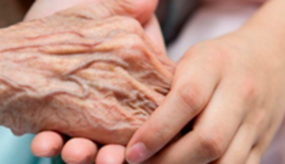 El objetivo del estudio es recopilar significados y prácticas en torno al cuidado y preparación para la muerte de los adultos mayores, para contribuir a proteger la salud mental de cuidadores, familiares y trabajadores de la atención primaria